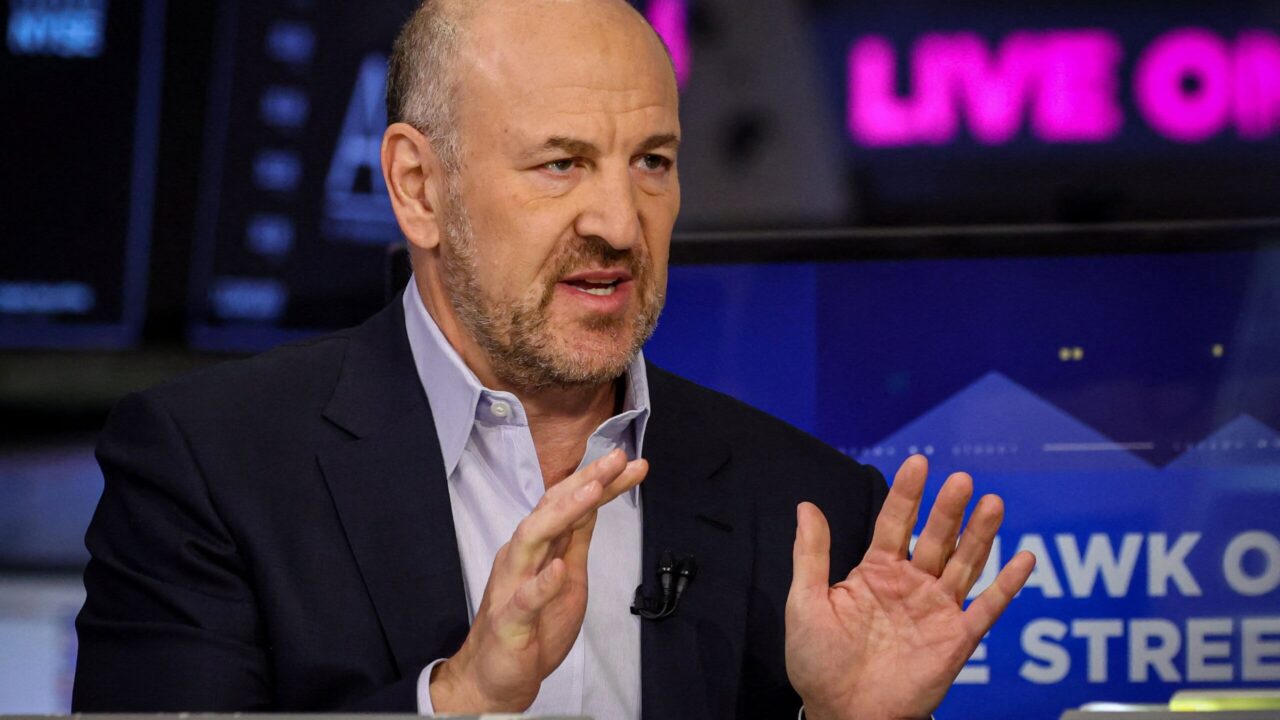 Blue Owl’s $1.4 Billion Loan Sale Sparks Market Turbulence and Debates Over Private Credit Liquidity]