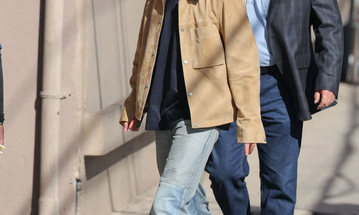 Robert Pattinson Redefines Modern Fatherhood Style in Clarks’ Underrated Cult Classic Footwear.