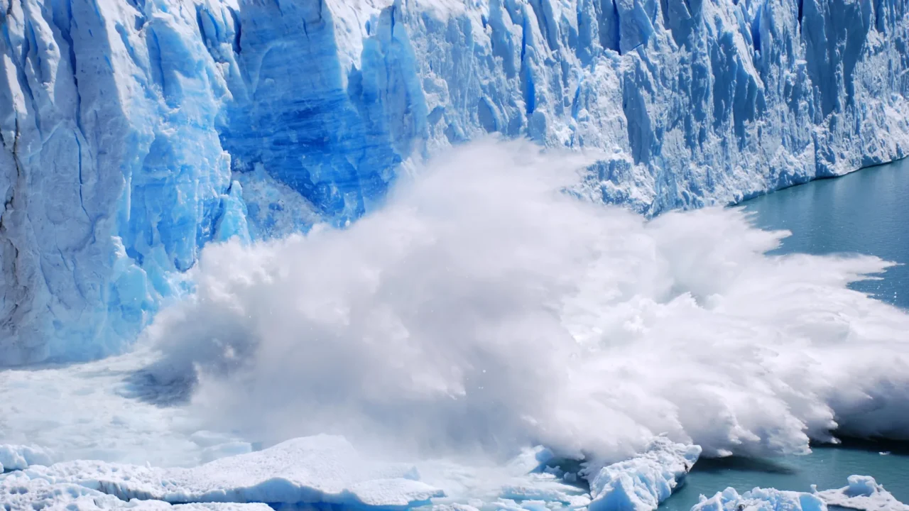 Scientists warn of 3,100 “surging glaciers” that can trigger floods and avalanches