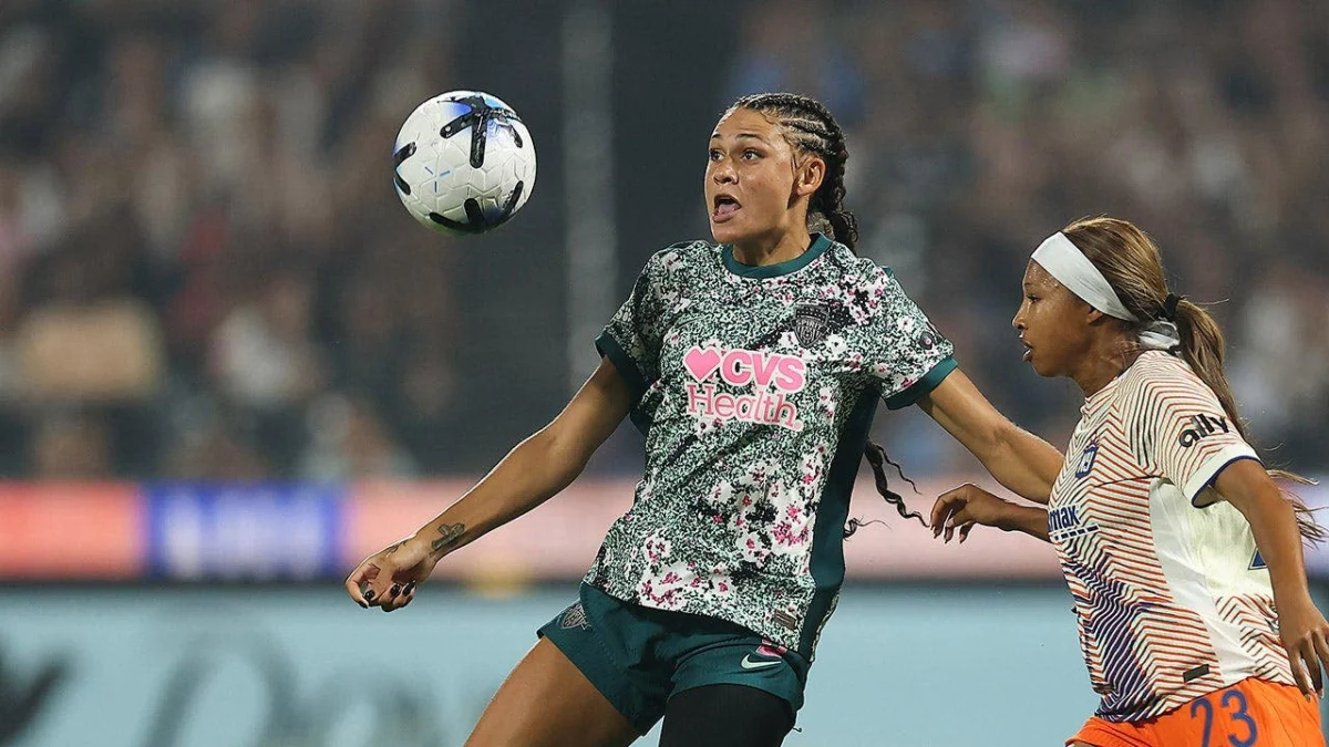 Record-Breaking Crowd Braves Unhealthy Air for NWSL Showdown at Citi Field Amidst Growing Concerns Over Player Safety