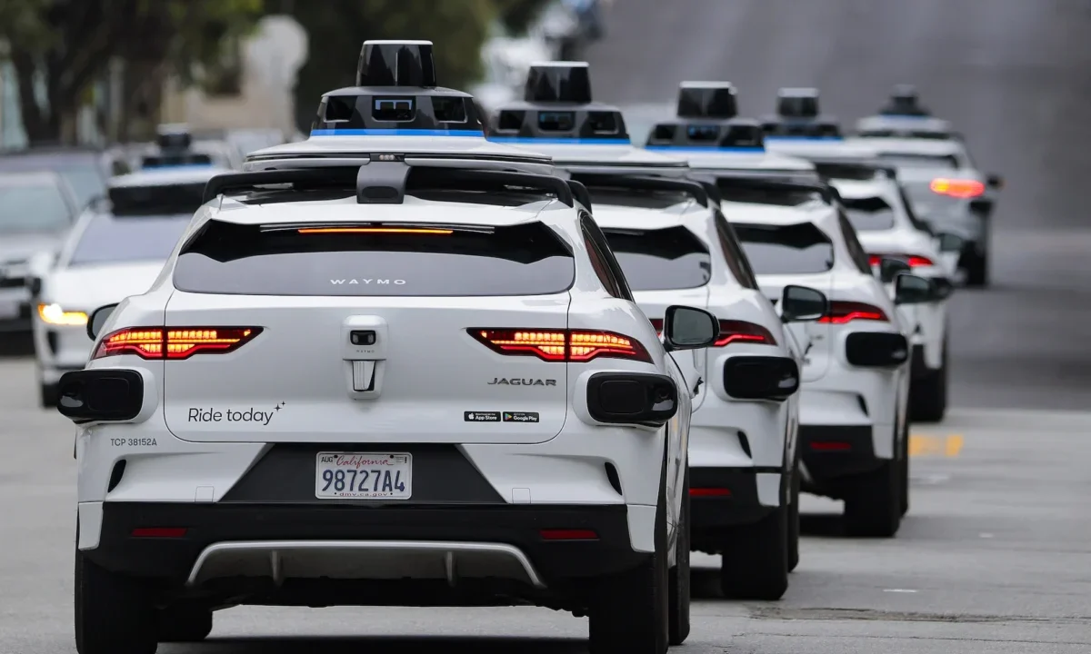 Waymo Resumes San Francisco Robotaxi Service After Brief Stoppage Amidst Citywide Power Outage