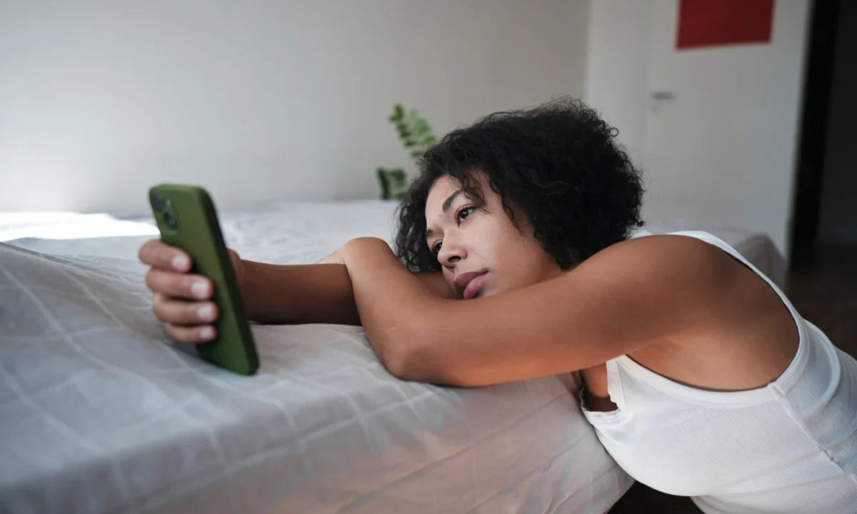 Why You Let Down Your Guard on Ads When Scrolling on Social Media