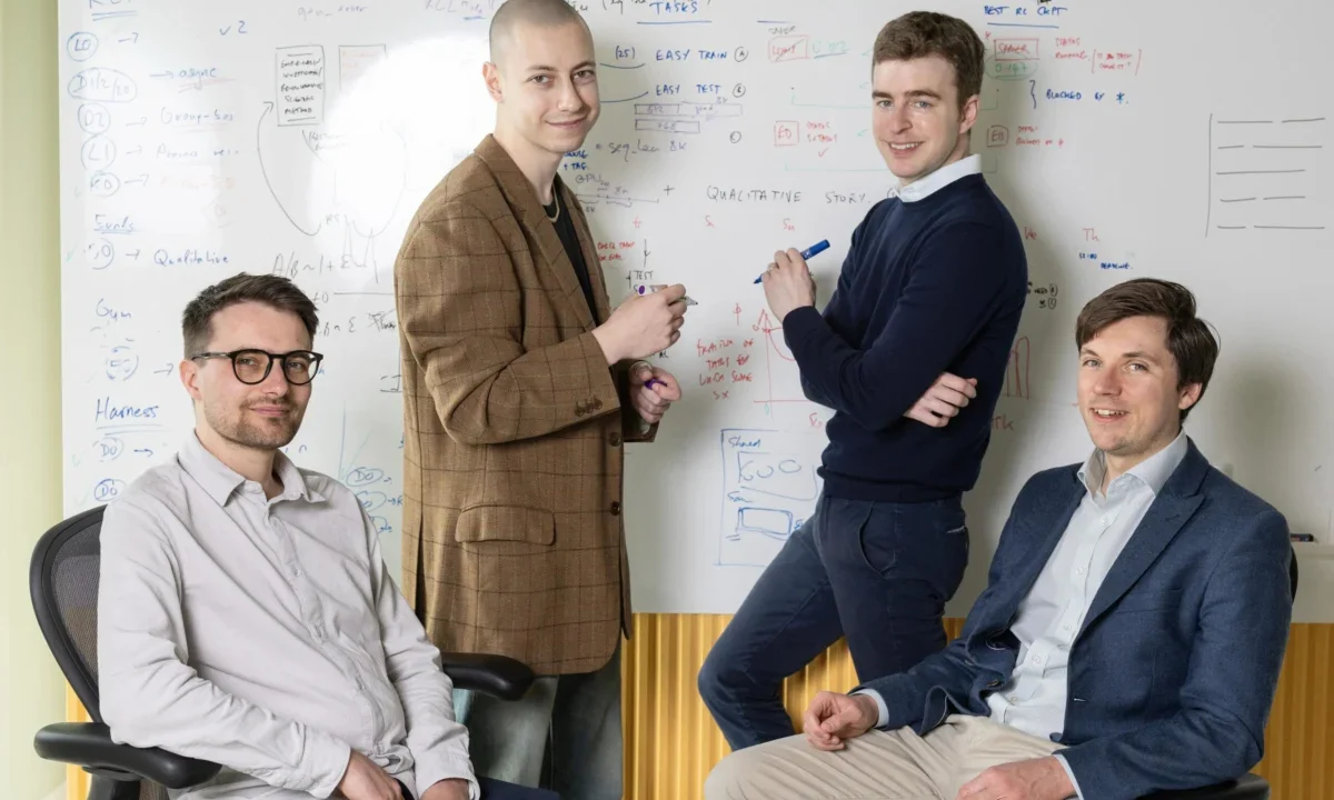 London AI Lab Inherent Claims Breakthrough: Smaller Agent Outperforms Giants in Scientific Replication