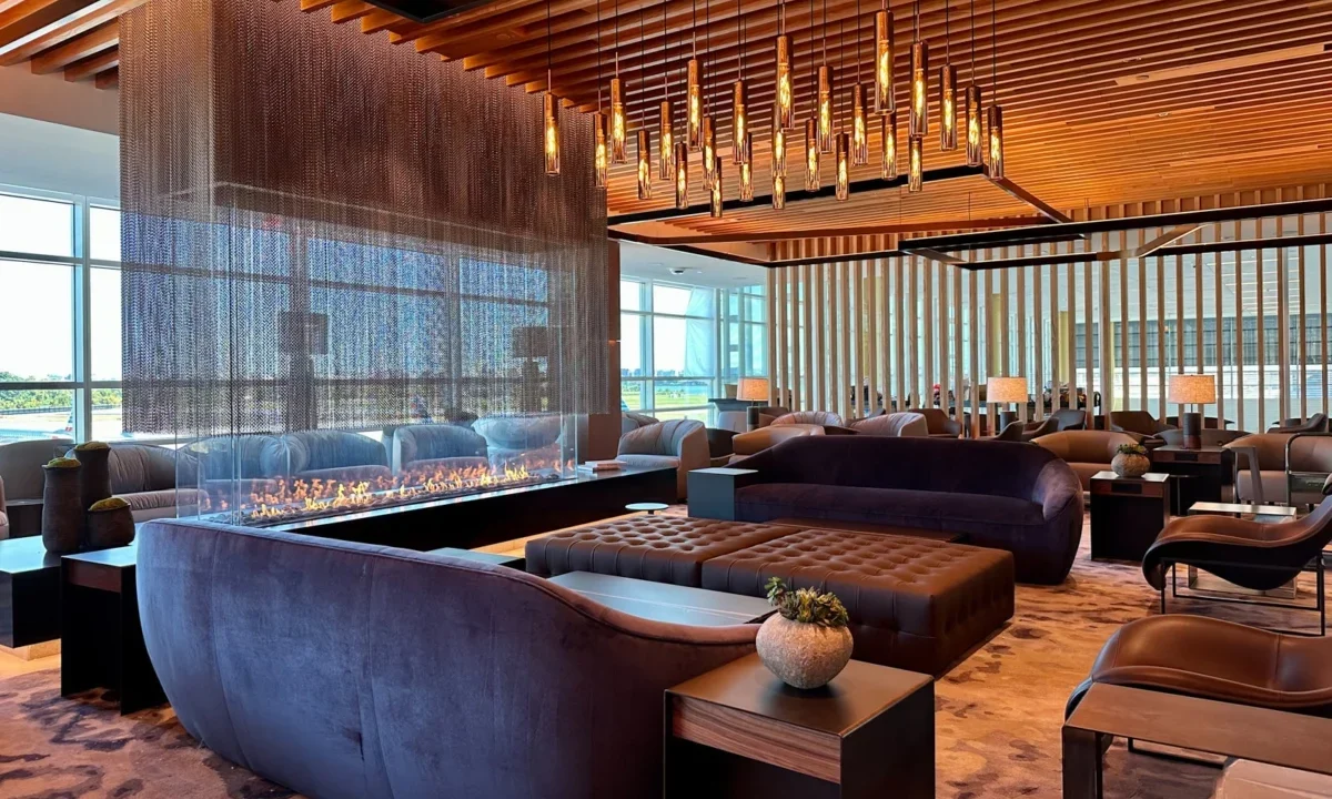 3 reasons why this is the best card for Admirals Club lounge access