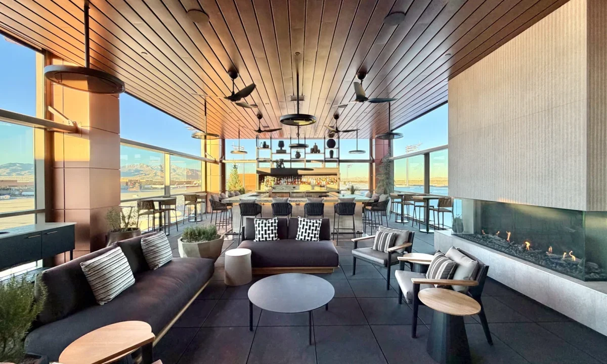 7 credit cards that offer lounge access to authorized users