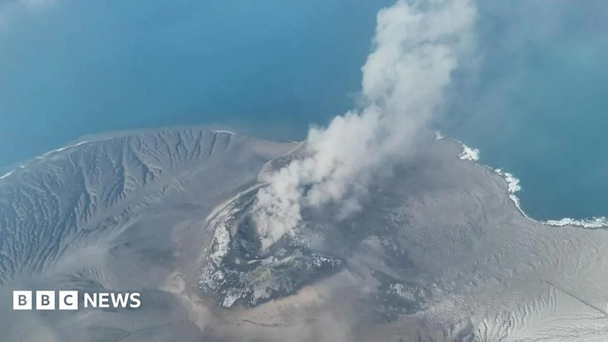 Anak Krakatau’s Ash Cloud Prompts Health Warnings as Residents Report Irritation